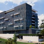 משרדים חדשים מול הרים