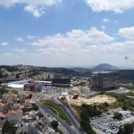 משרדים חדשים מול הרים